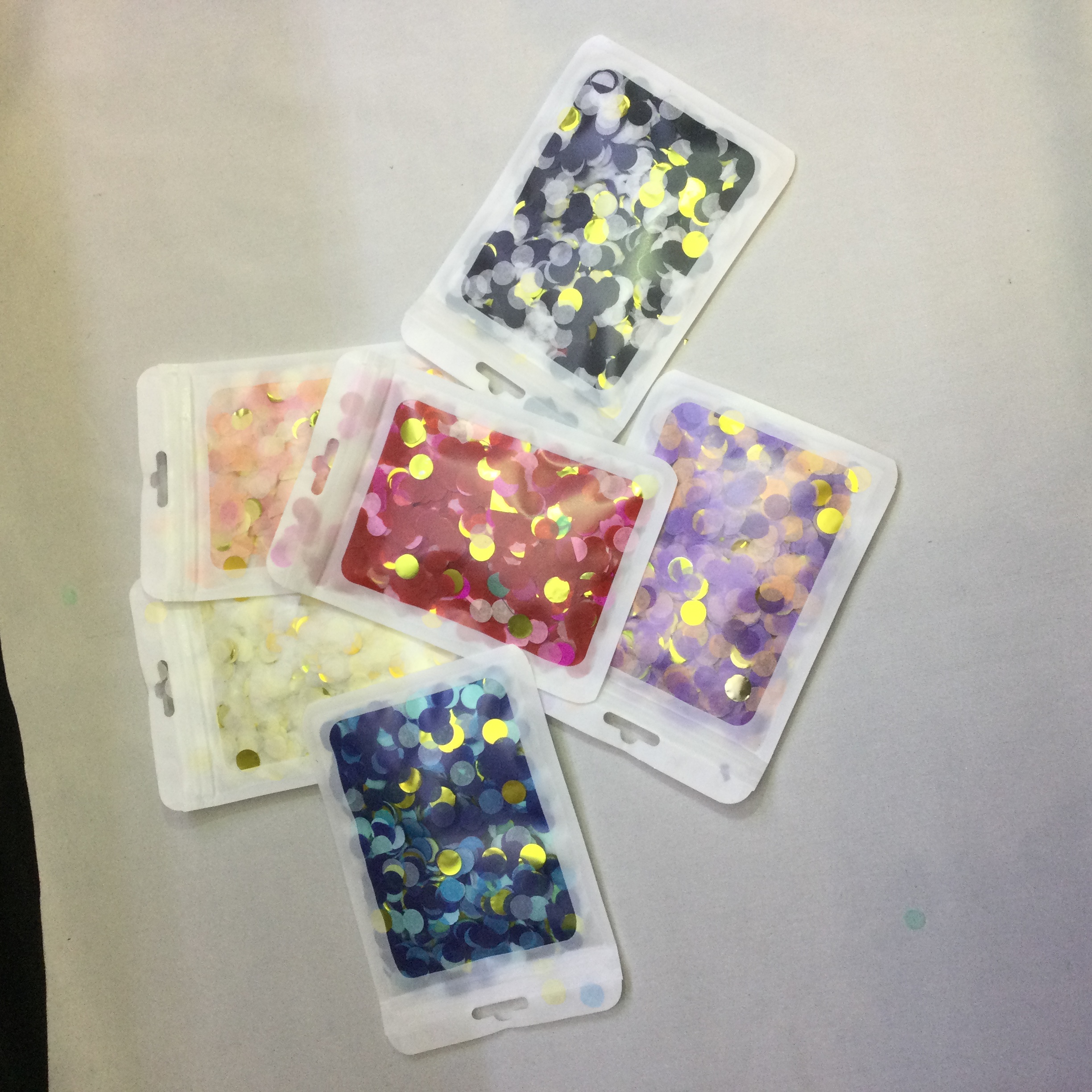 气球内容物纸片1cm2cm3cm混色波球礼花纸屑五彩生日派对南美热销