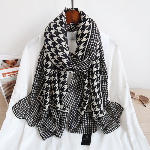 women‘s long houndstooth silk scarf， imitation cotton and linen scarf， 2023， seaside vacation sun protection long scarves scarf shawl