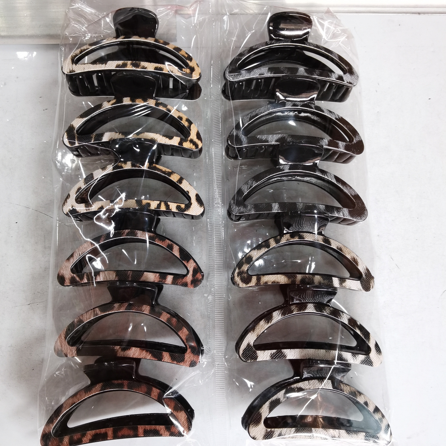 韩系黑底喷漆豹纹4色贴布皮料抓夹发夹冲凉夹