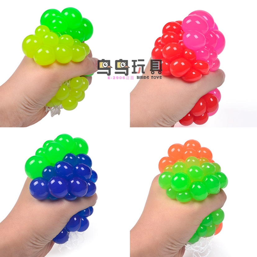 供应新奇特玩具TPR双色果胶葡萄球儿童减压玩具手捏发泄球捏捏乐