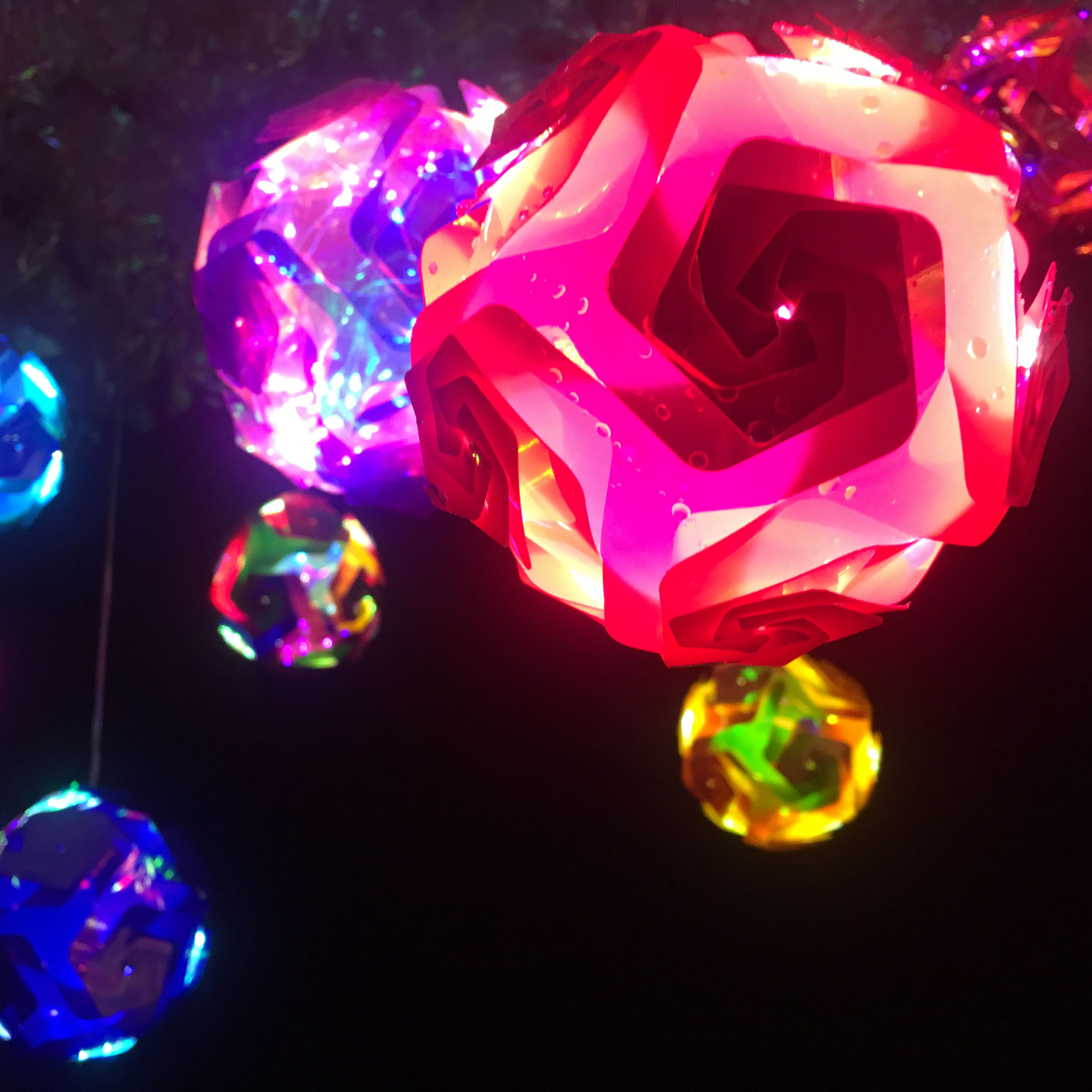 幻彩玫瑰球挂饰灯串