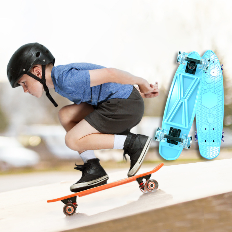 儿童滑板四轮闪光3-6岁男孩女孩小孩学生划板滑板车初学者小鱼板