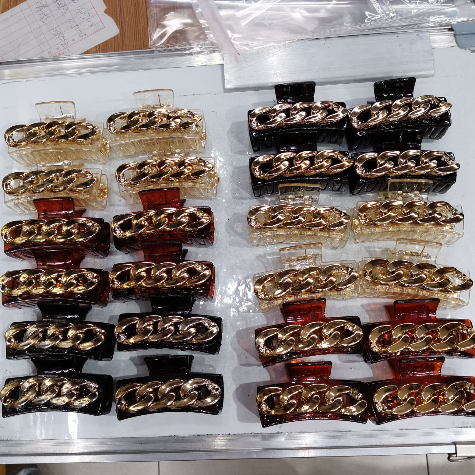 透明色黑色龟甲三色底夹，四环合金链条抓夹洗澡来