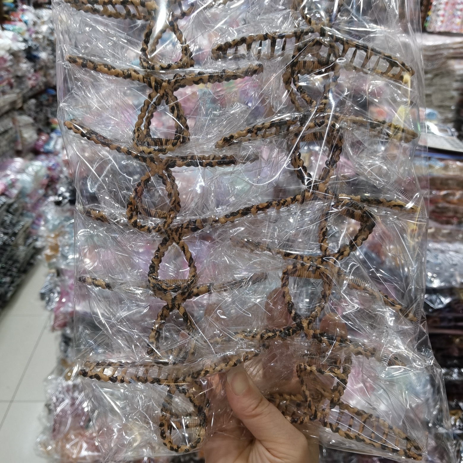 网红款11公分豹纹合金抓夹交叉半圆五环双条