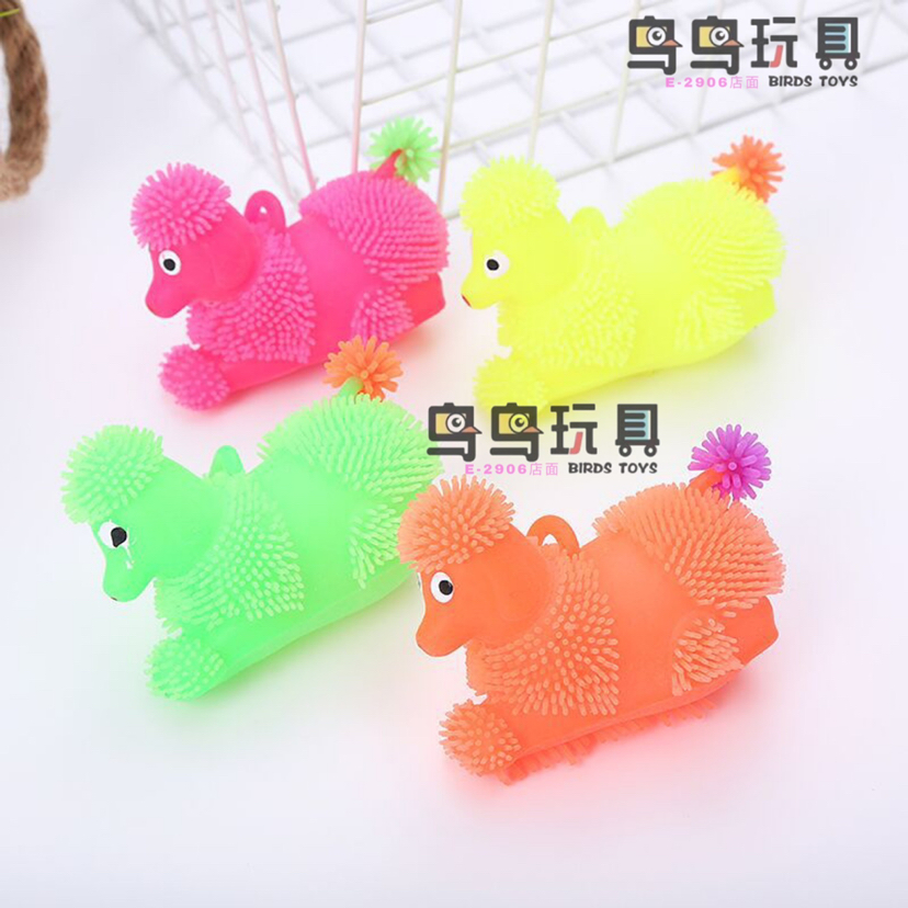 地摊货源夜市地推发光玩具 发光卡通毛毛动物球 儿童发泄玩具批发