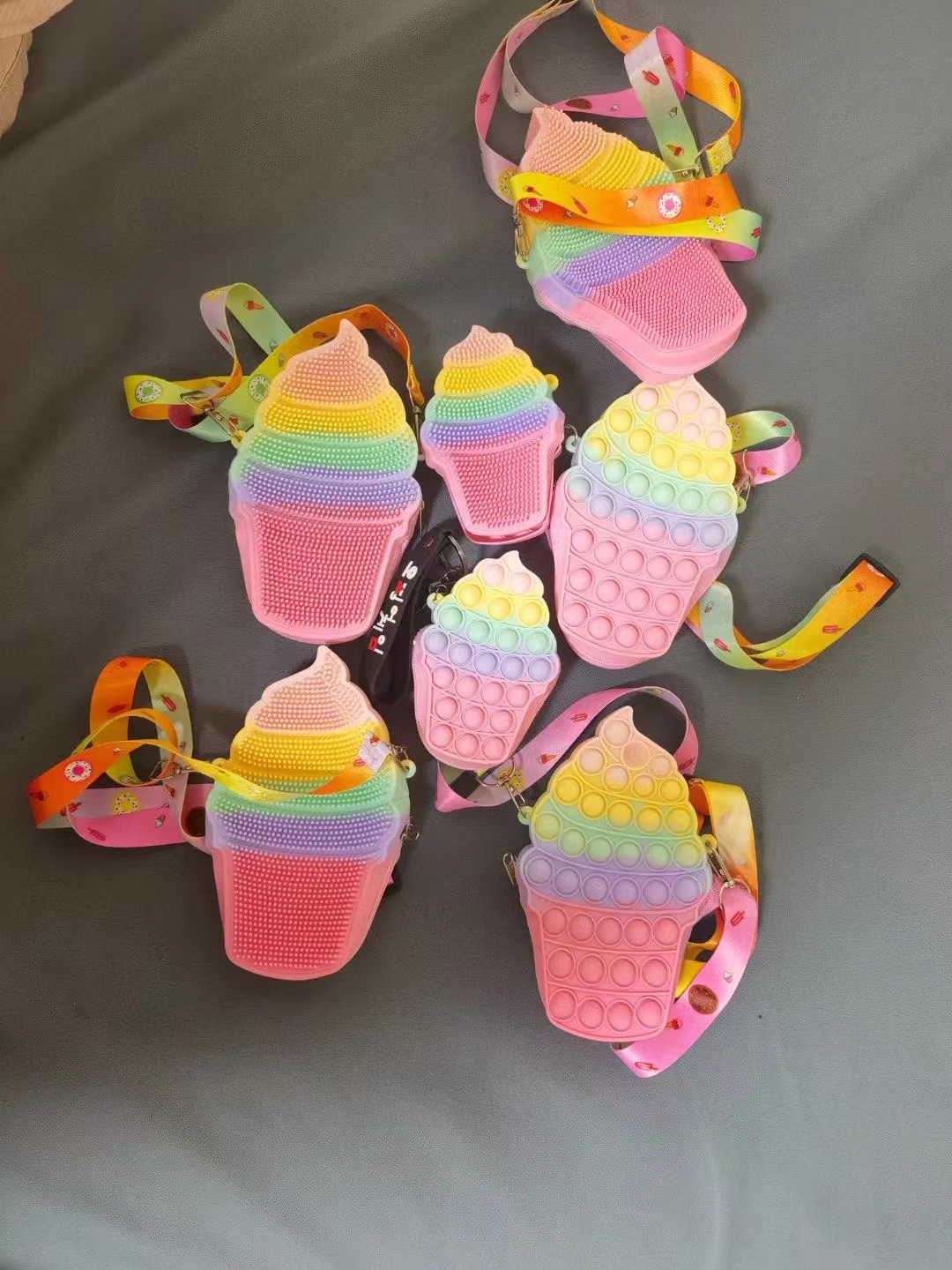 厂家直销：硅胶款式大中小包包