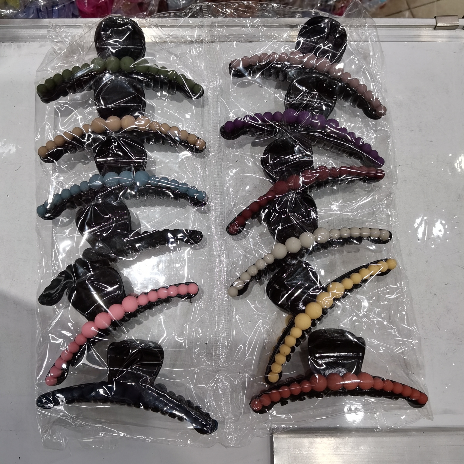 8公分黑底橡皮磨砂珍珠12色鲨鱼夹方形半圆一字