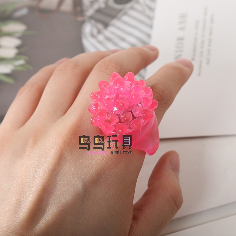 新款草莓戒指发光玩具 水果环保TRP新奇特玩具厂家定制批发