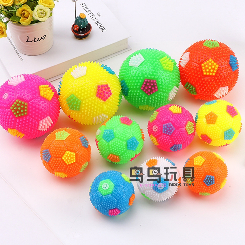 发光足球6.5厘米10cm闪光发声按摩足球地摊热卖儿童发光玩具礼品