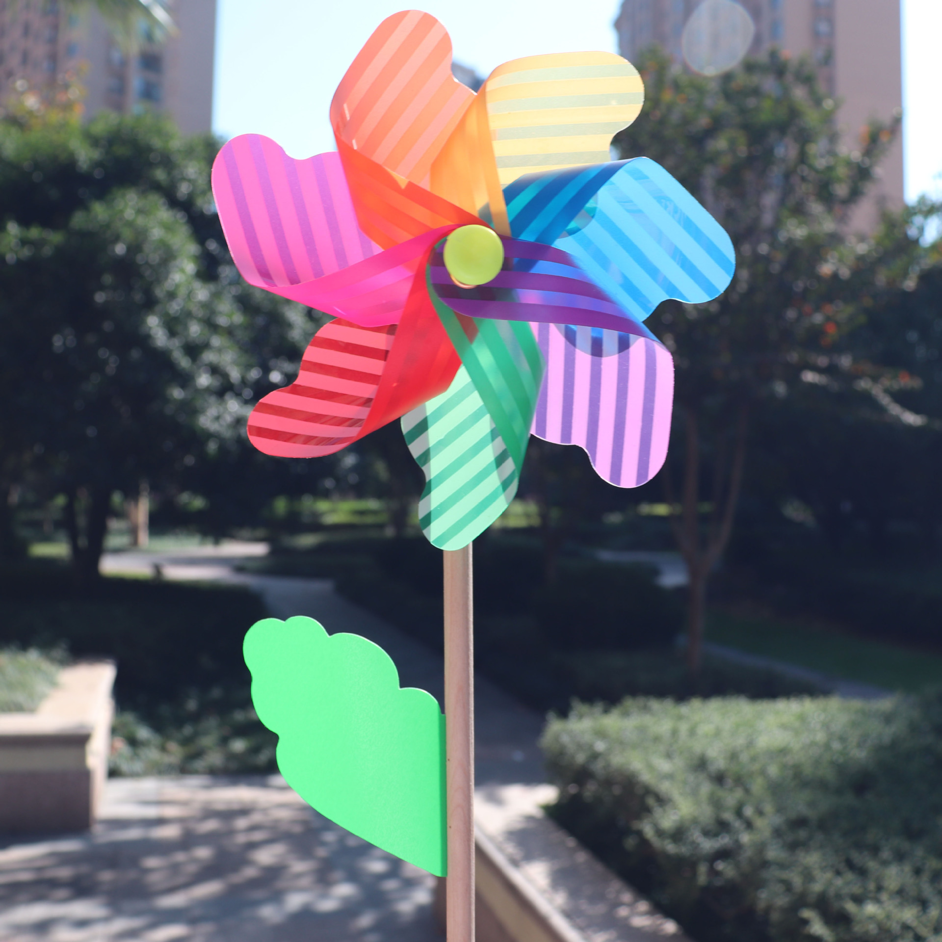 条纹圆点18CM七彩木杆风车批发户外儿童玩具木杆风车幼儿园装饰