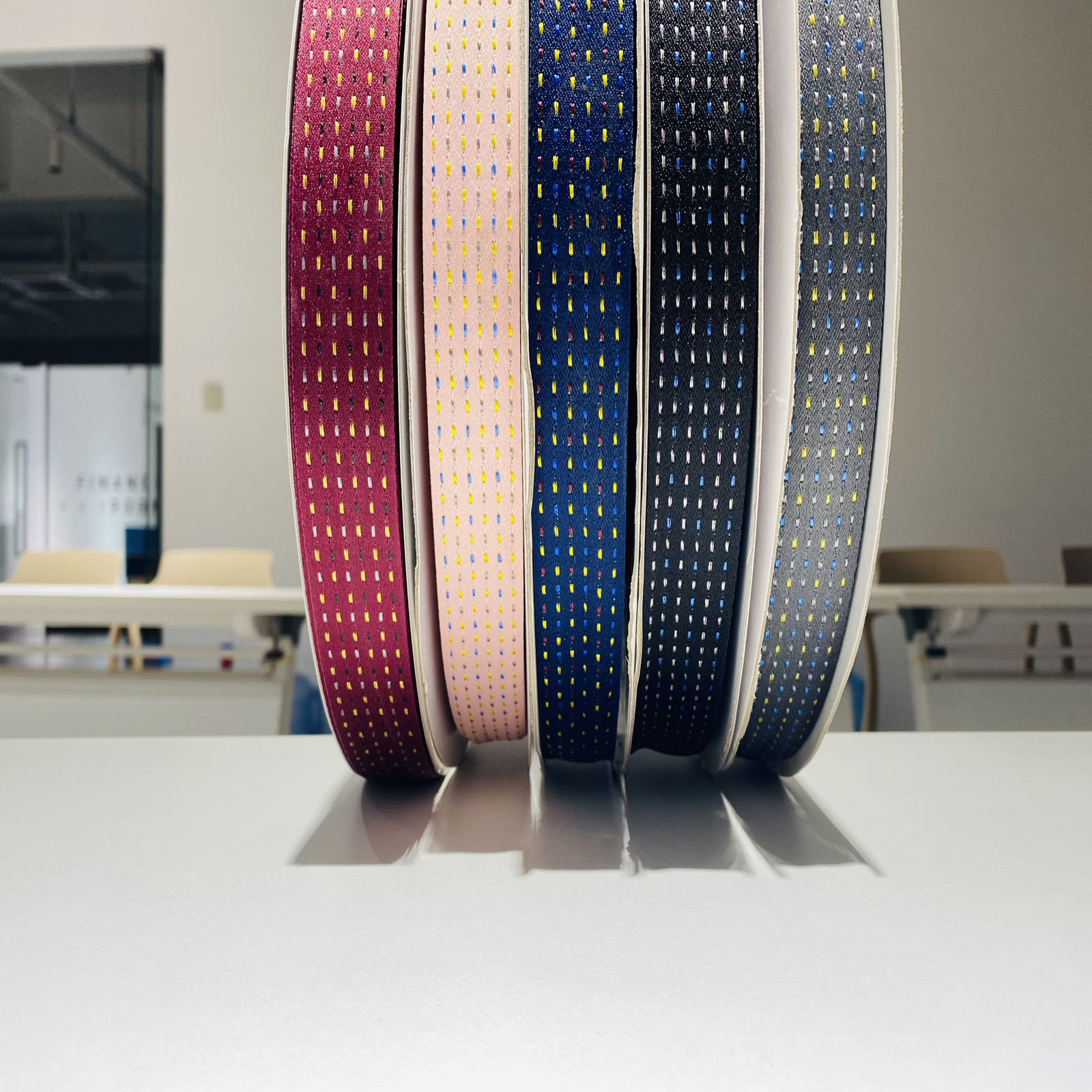 鉴鉴七彩跳点带 时尚服饰辅料