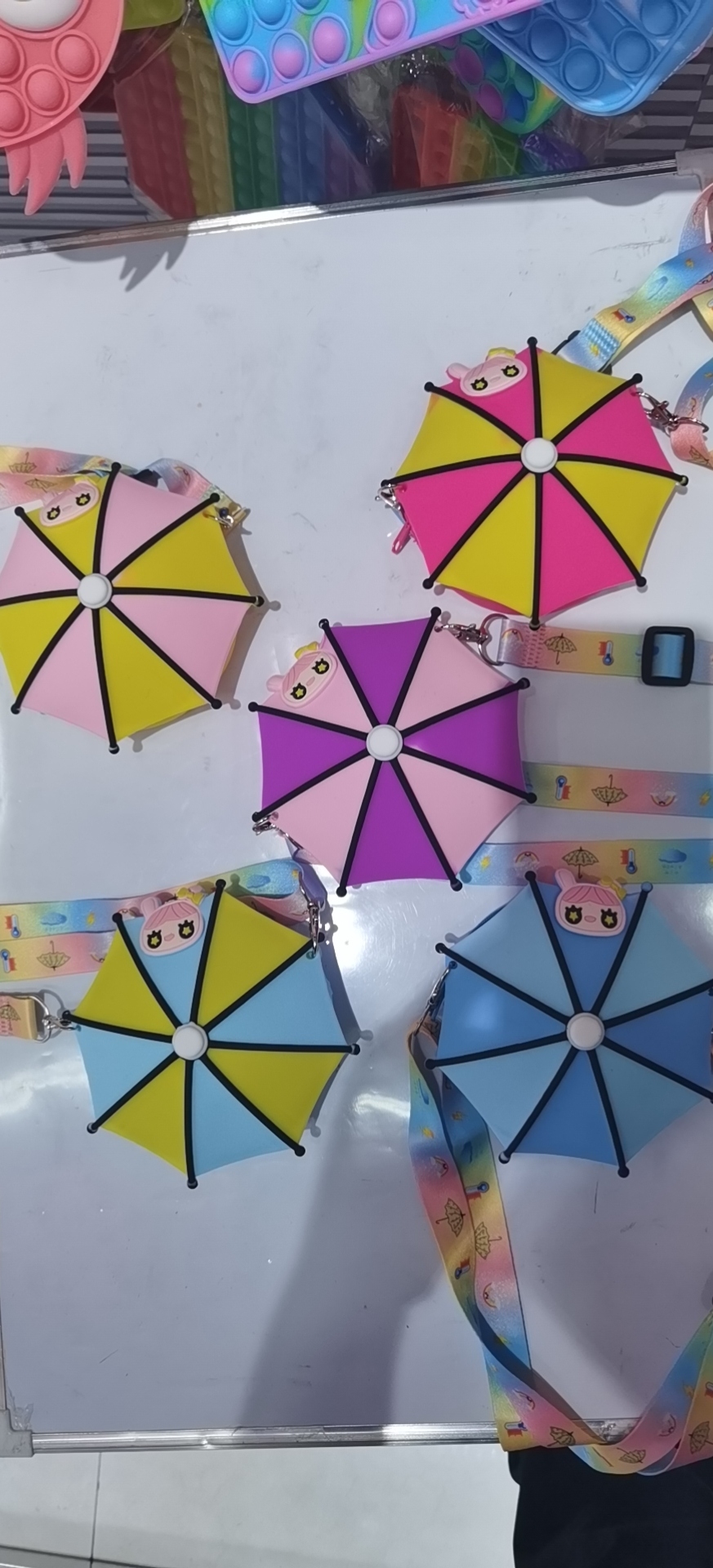 雨伞硅胶包包：超可爱每个小朋友都喜欢