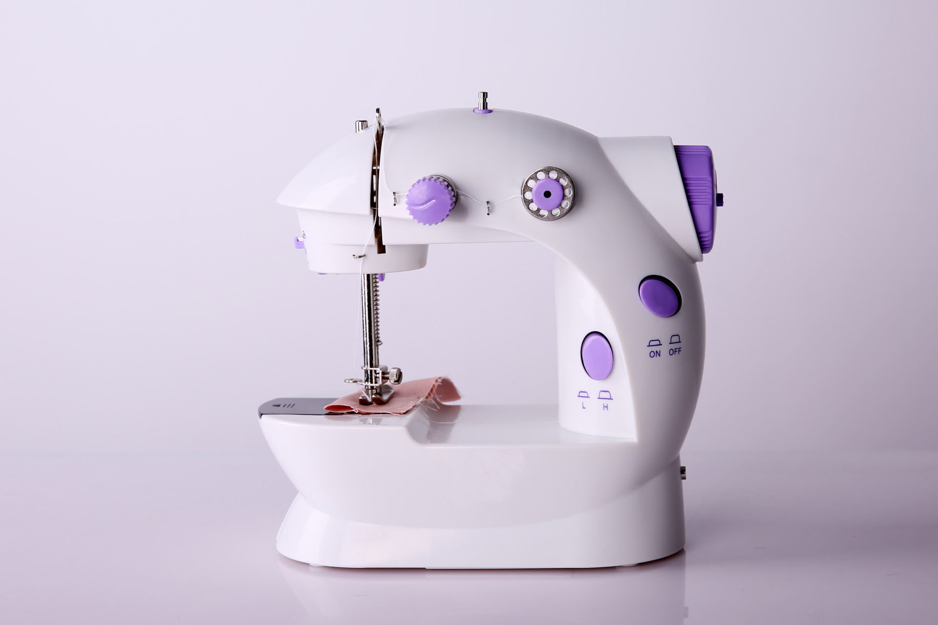 电商热卖家用迷你缝纫机小型全自动多功能吃厚微型台式电动缝纫机详情1