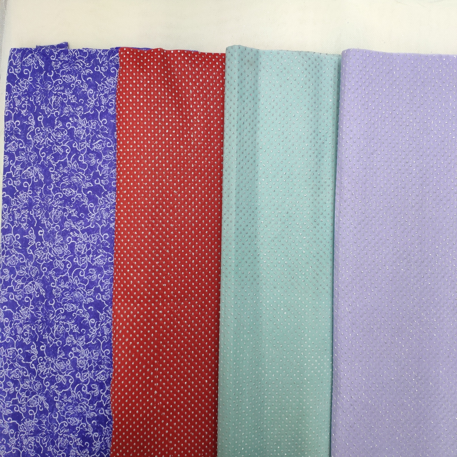 流行外贸批发束花包装无纺布棉纸雪点印花发泡玫瑰背景饰diy资材