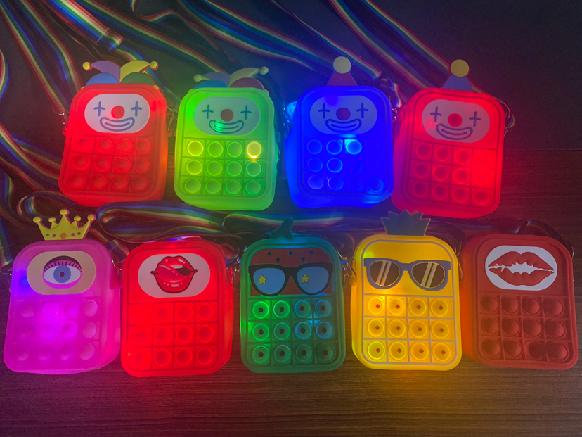 跨境新品灭鼠先锋斜挎包闪光包包手指泡泡解压玩具pop it bag