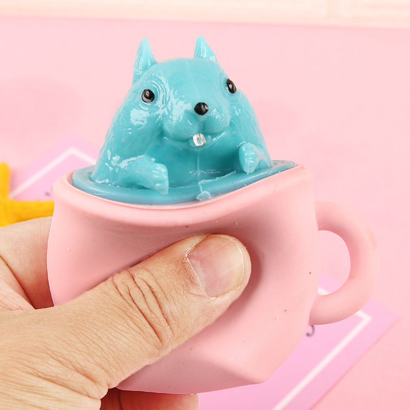 新奇特松鼠茶杯减压捏捏乐TPR发泄玩具解压神器挤压可爱动物批发