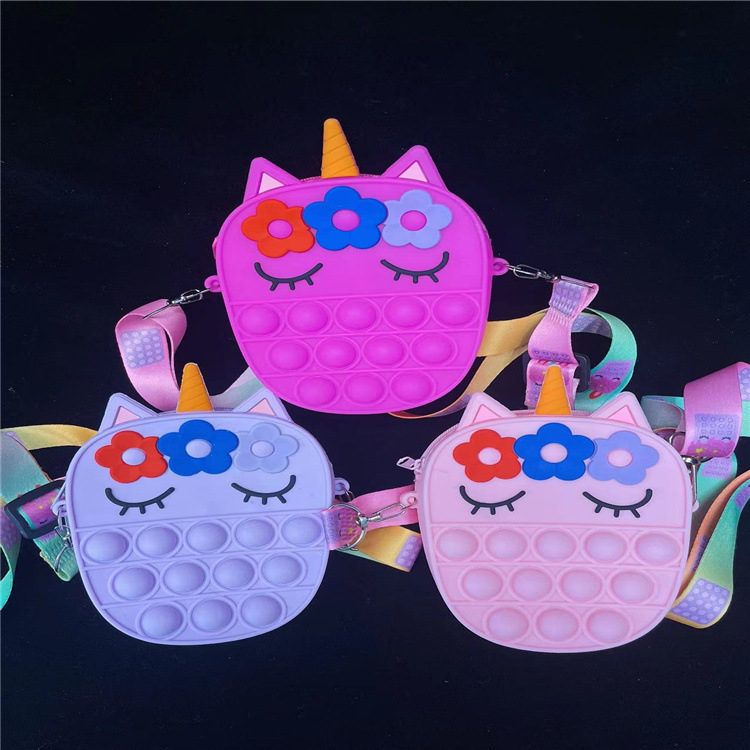 灭鼠先锋包硅胶减压捏捏乐彩虹小马卡通斜挎包儿童可爱零钱包批发