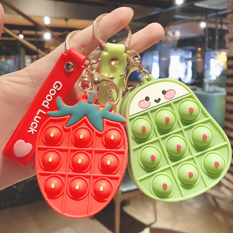 创意草莓水果软壳减压零钱包可爱情侣硅胶钥匙扣耳机包小礼品挂件