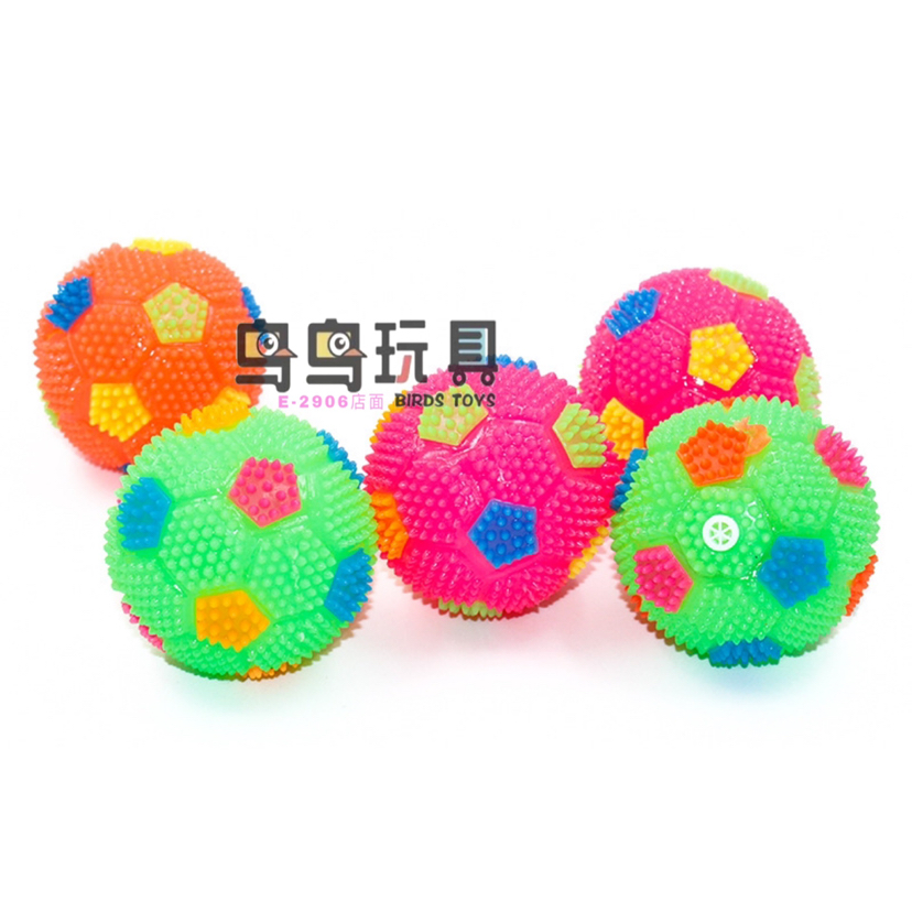 创意发光足球7.5厘米闪光发声按摩足球地摊热卖儿童玩具厂家直批发