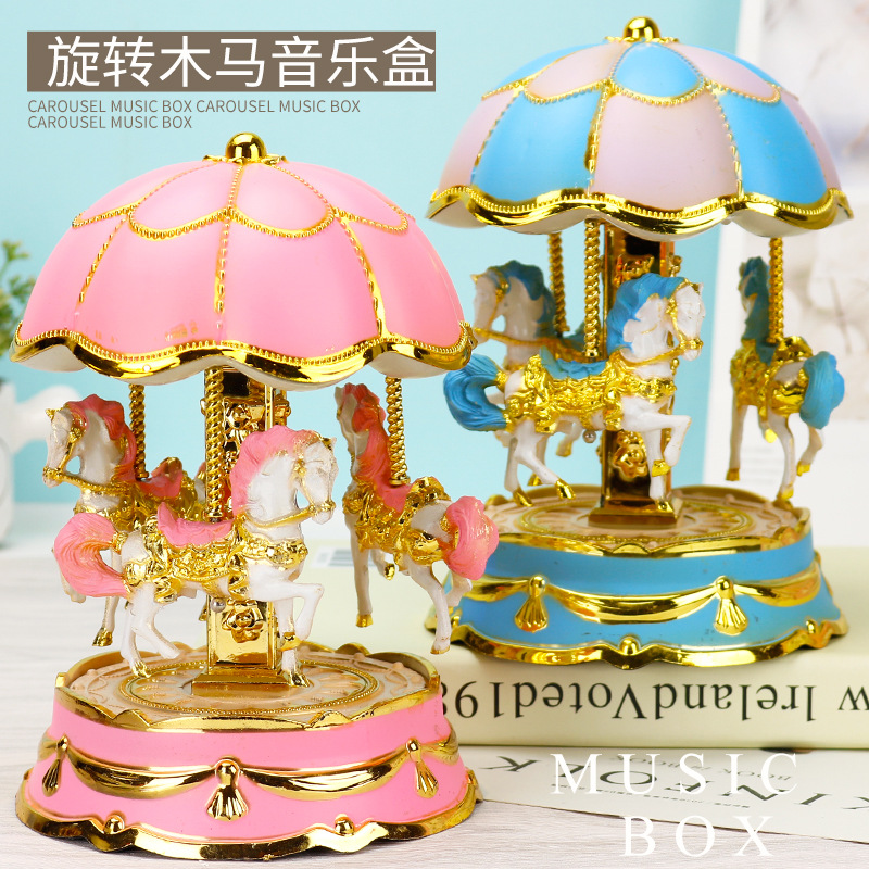 中夫新款浪漫八音盒灯光圆顶旋转木马音乐盒客厅卧室装饰礼品摆件
