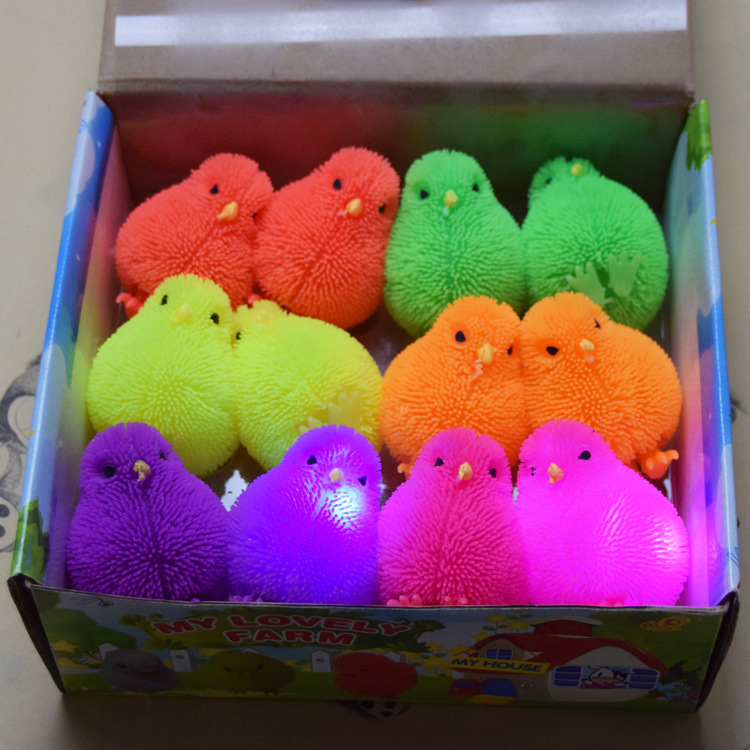 鸡年闪光玩具 闪光毛毛球 小鸡仔发泄球 小鸡毛毛球地摊景区