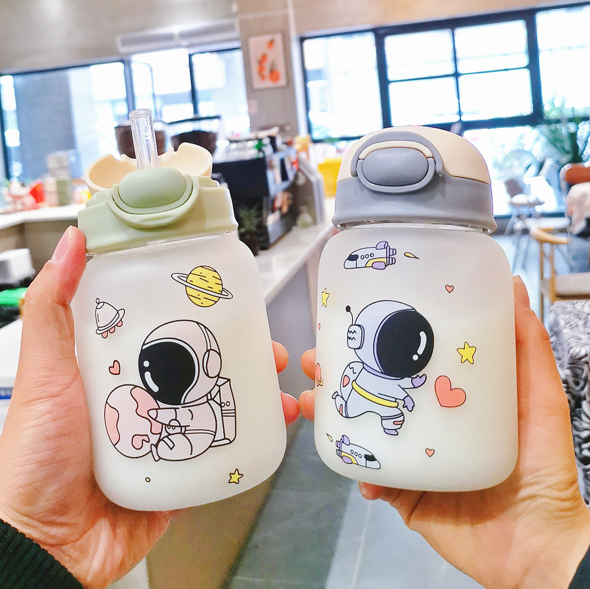 可爱太空人吸管玻璃杯快乐星球便携磨砂水杯密封弹盖学生杯子