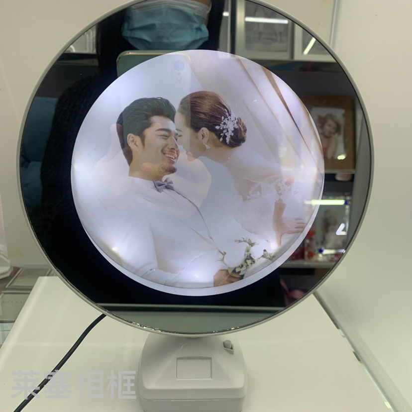 大圆形镜子LED灯光旋转摆件创意工艺品塑料客厅卧室照片魔镜相框