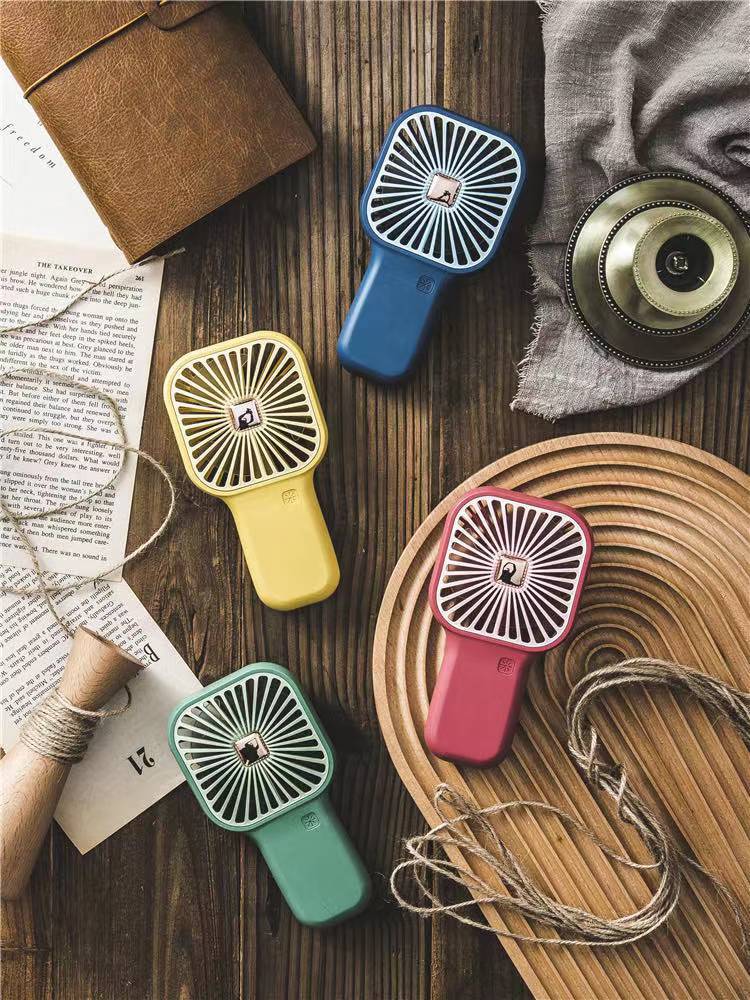 USB充电风扇喷镀灯光无刷网红抖音同款手持便携式简约小风扇
