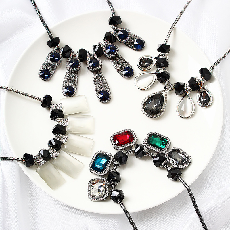 欧美几何水滴七彩水晶吊坠项链冷淡风夸张复古哥特水钻毛衣链饰品