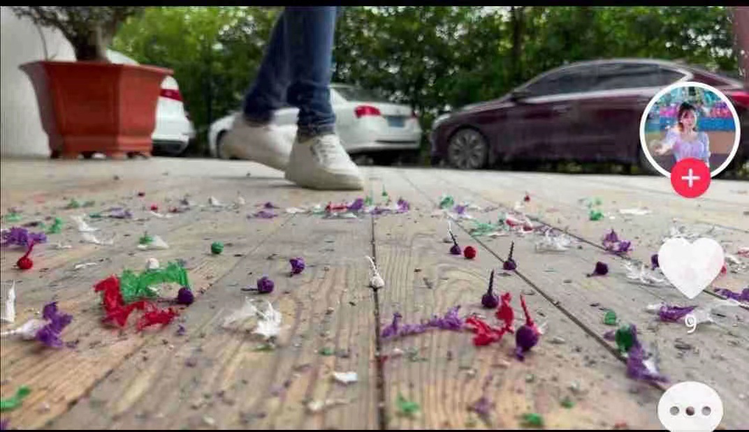 厂家批发小金鱼一包15粒盒装彩色颗粒摔新年玩具仙女棒无烟玩白花