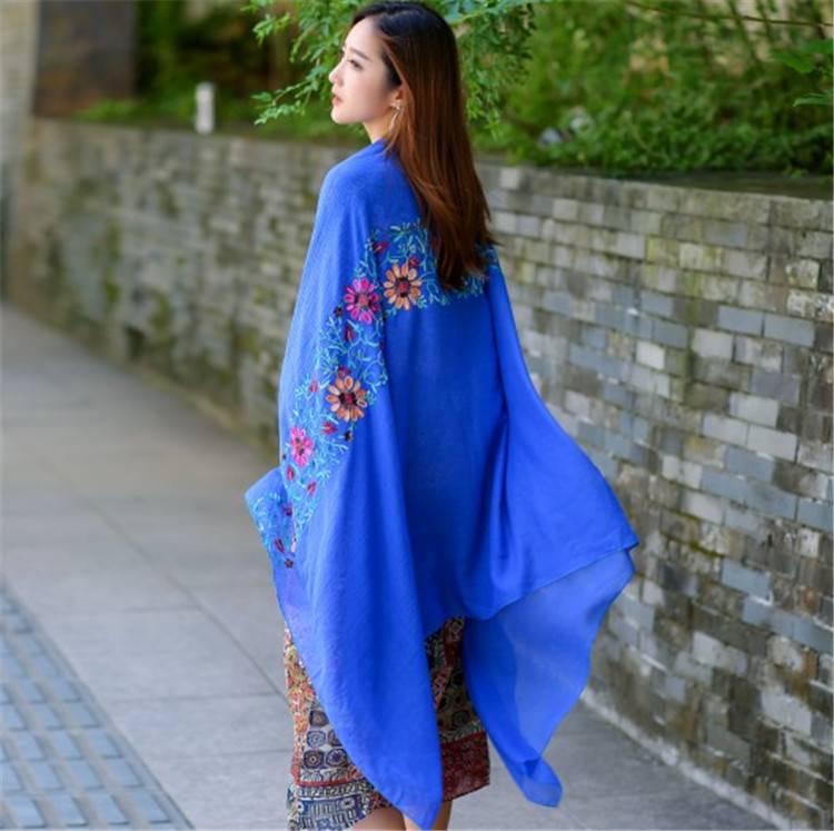 刺绣花朵围巾民族风新款丽江西藏拍照百搭丝巾女复古文艺披肩批发
