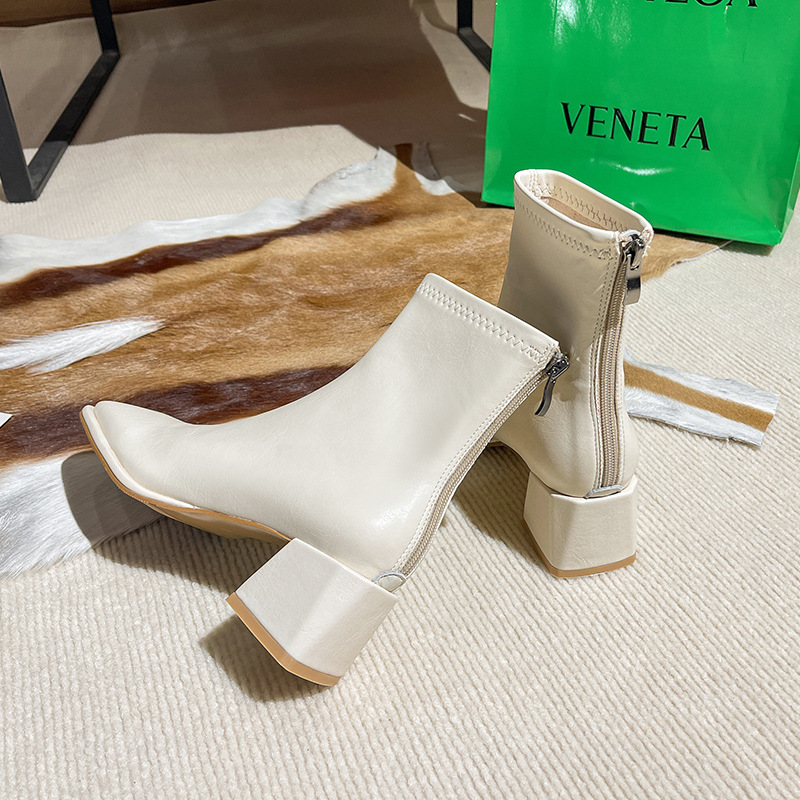 真皮短靴米白色瘦瘦靴女2021新款马丁靴方头粗跟单靴中跟5CM
