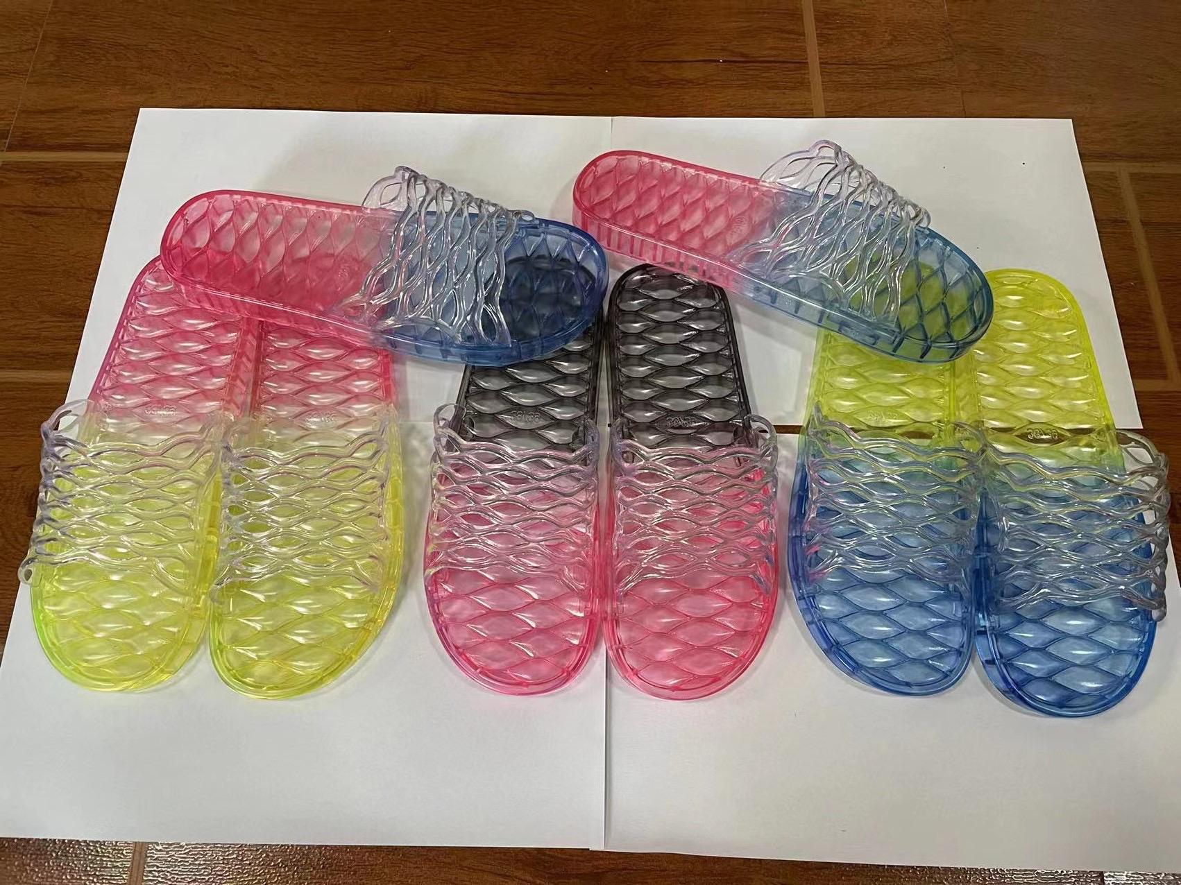 水晶拖鞋女夏季家居浴室防滑防臭耐磨一字拖时尚透明糖果色拖鞋