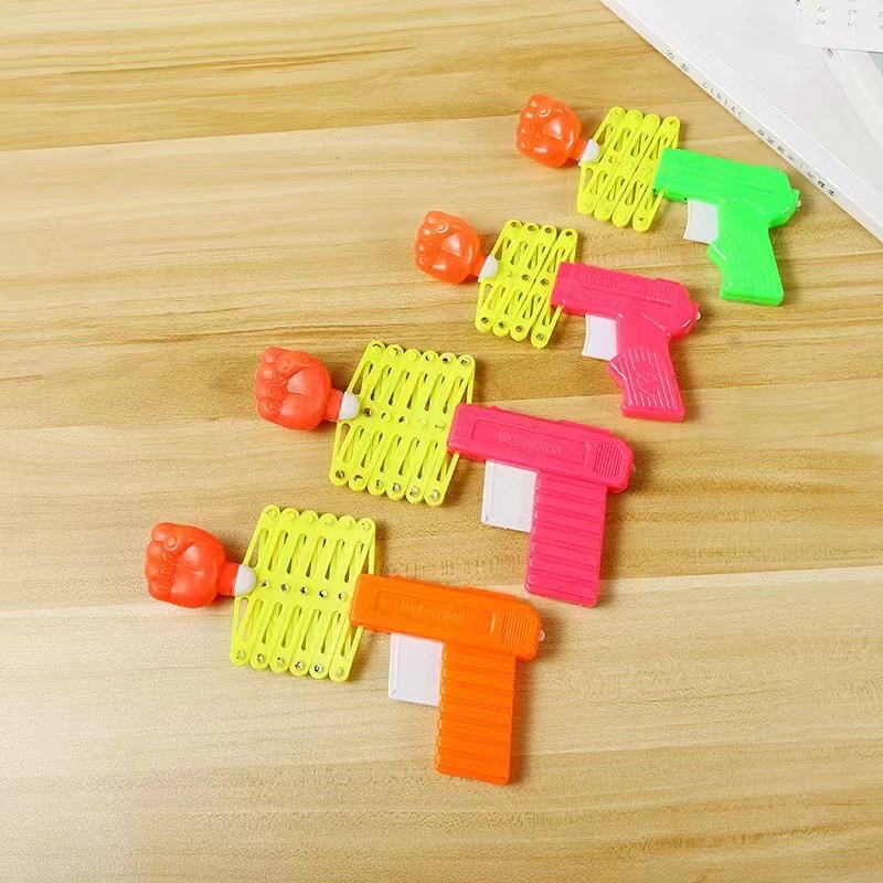 儿童整蛊小玩具伸缩拳头枪 创意整人伸缩弹力魔术枪小玩具