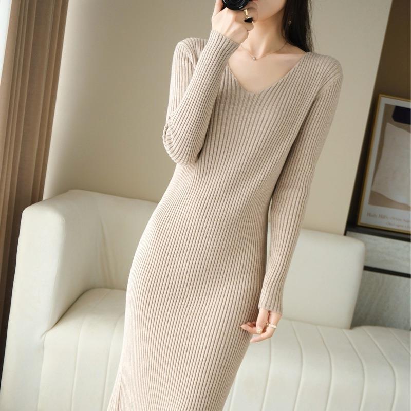 长袖针织连衣裙女秋冬新款百搭修身V领打底衫女长款紧身毛衣裙女