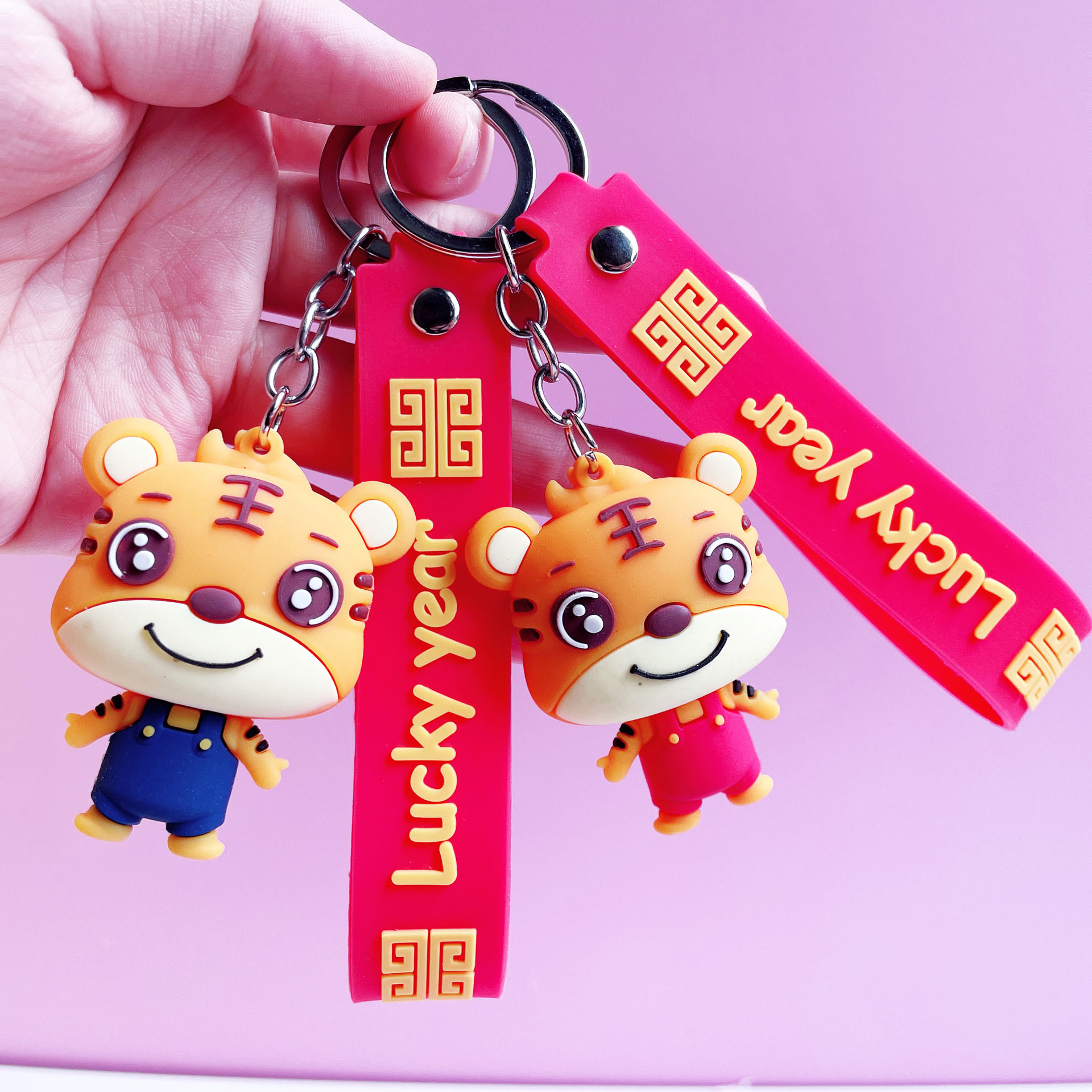 2022新年卡通小老虎钥匙扣可爱软胶挂件虎年钥匙链生肖虎书包挂饰