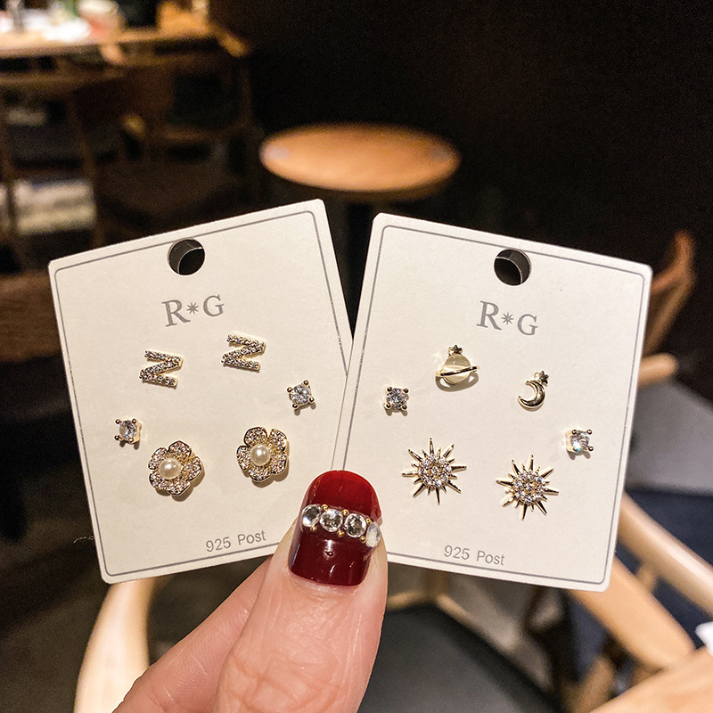 s925银针韩国东大门字母法式高级感珍珠小耳钉网红同款花朵耳饰