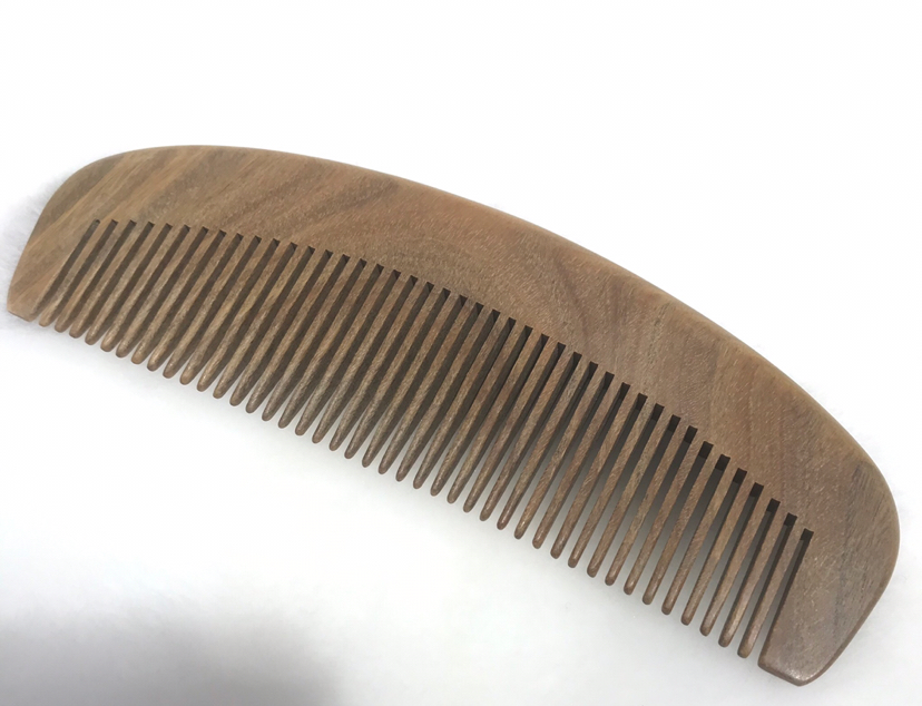 厂家直销天然原木材质绿檀木梳子整木梳子月形宽齿细齿梳随机发货