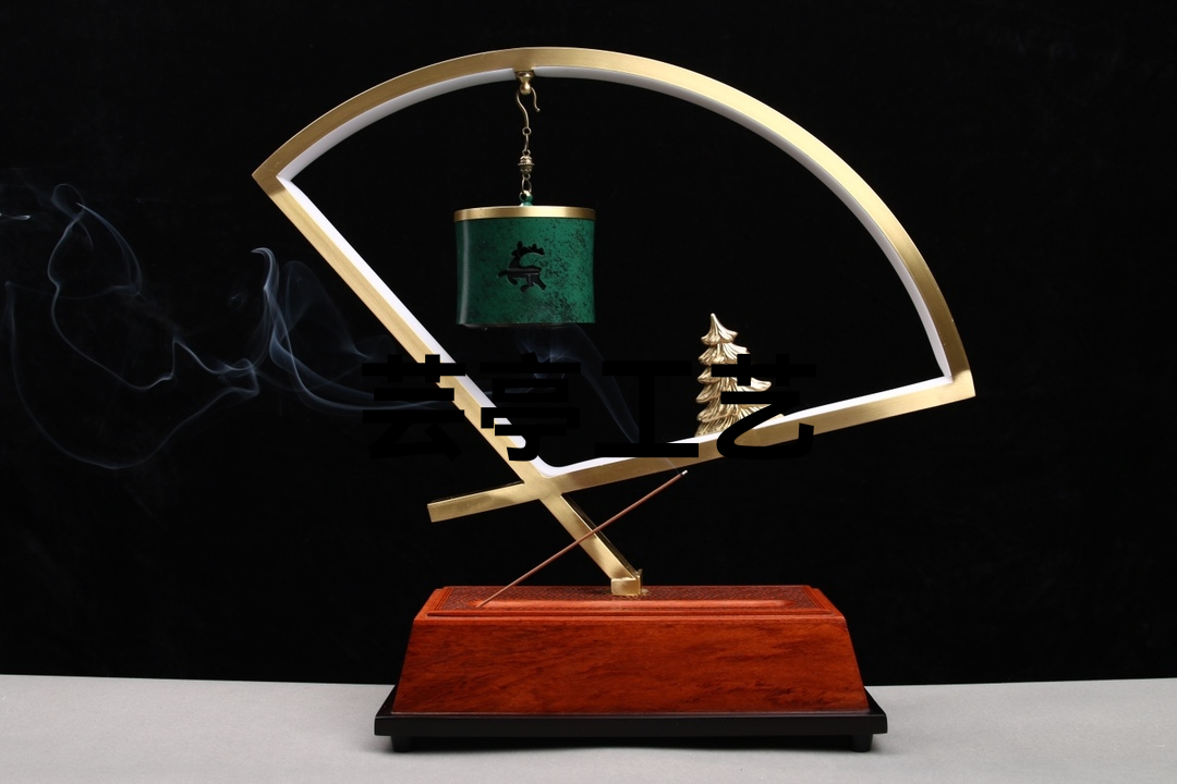 【林空鹿饮音乐薰香炉】
尺寸：长38宽11.5高34
材质：黄铜、酸枝