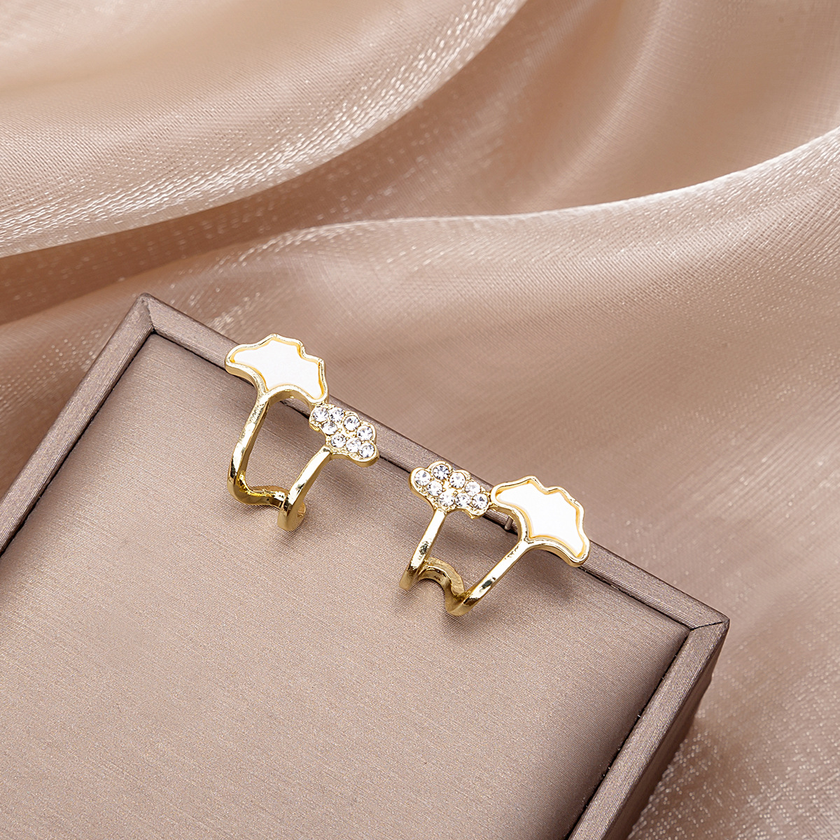 银针韩国秋冬款耳钉新款银杏白色贝母耳环女小清新森系少女耳饰品