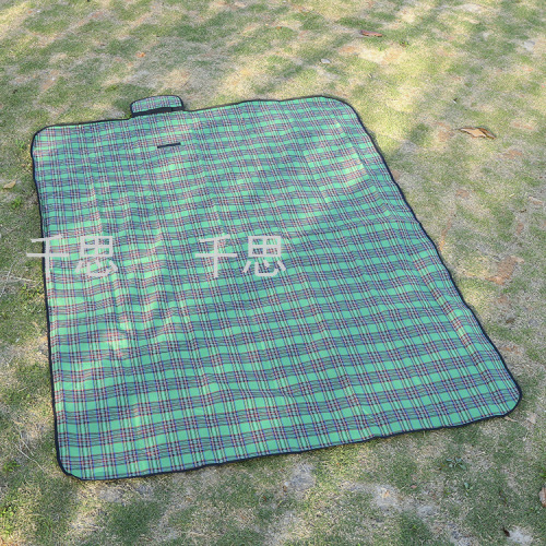 Qiansi Factory Makes Outdoor Camping Picnic Mat Waterproof Folding Travel Mat Polyester Plaid Cloth Beach Mat 