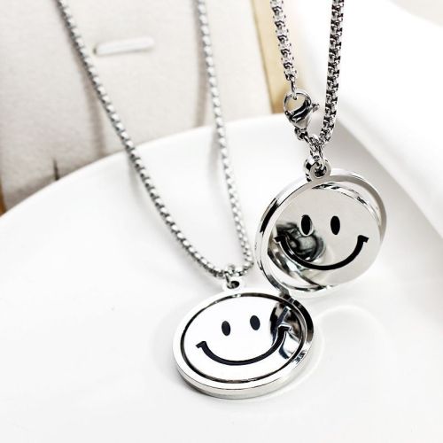 yi hao creative flip mood expression titanium steel necklace literary men and women hipster rotating smiley face pendant hip hop