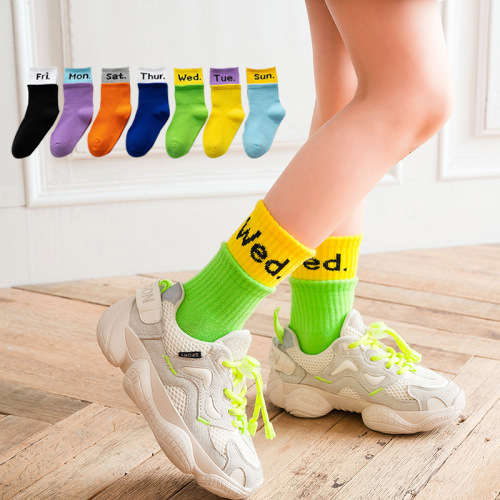 2022 Autumn and Winter New Kid‘s Socks Boys and Girls Trendy Socks Pairs Screw Type Tube Socks Stockings Weeks Letter Socks