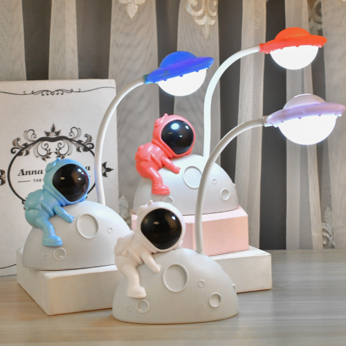 Factory Direct Sales Creative Moon Landing Astronaut USB Rechargeable Desk Lamp Desktop Creative Small Desk Lamp Night Light