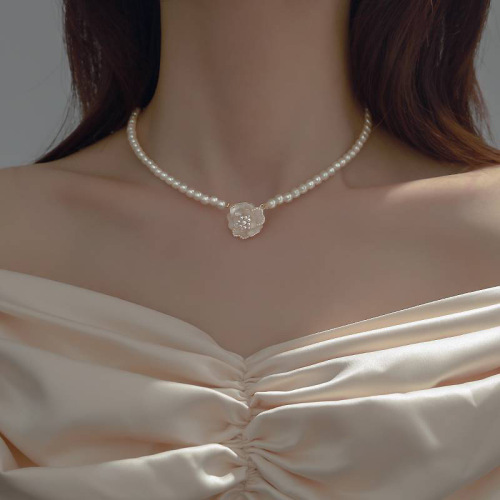 French Simple Pearl Flower Necklace Design Sense Fashion Net Red Temperament Clavicle Chain All-Match Chanel Style Necklace Female 
