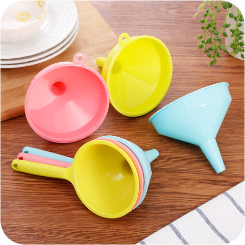 plastic long handle large diameter funnel household kitchen wine pot small funnel oil pot liquid packing tool oil leakage small size