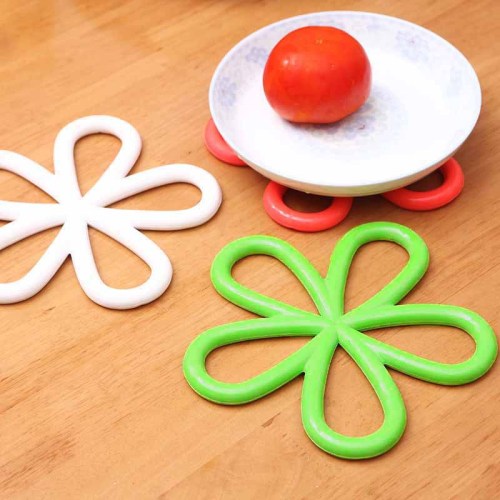 Plum-Shaped Anti-Scald Insulation Mat Non-Slip Dining Table PVC Pot Mat Kitchen All Kinds tableware Mat High Quality Coaster