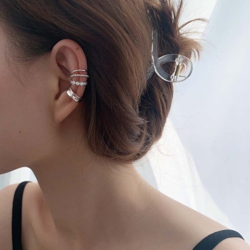 Niche Earless Earrings Women‘s Elegant Fashionable Glossy Double-Layer Twist Rhinestone Geometric Normcore Style Ear Clip New