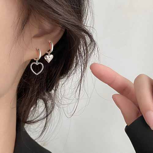 Niche Design Ear Clip Korean Earrings Short Temperamental Earrings Fashion Trending Hollow Asymmetric Love Heart Earrings
