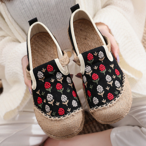2022 new women‘s embroidered linen shoes 8010 original handmade stitching shallow mouth single shoes source factory
